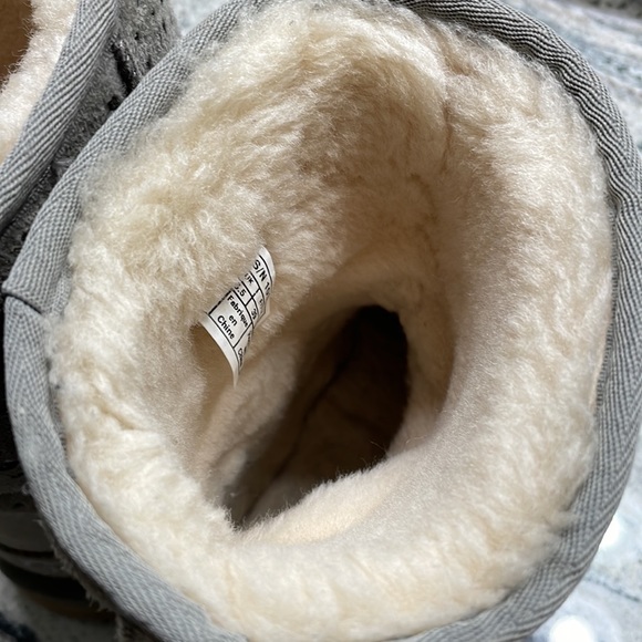 *RARE* UGG Cutout Short Boots - Picture 7 of 15